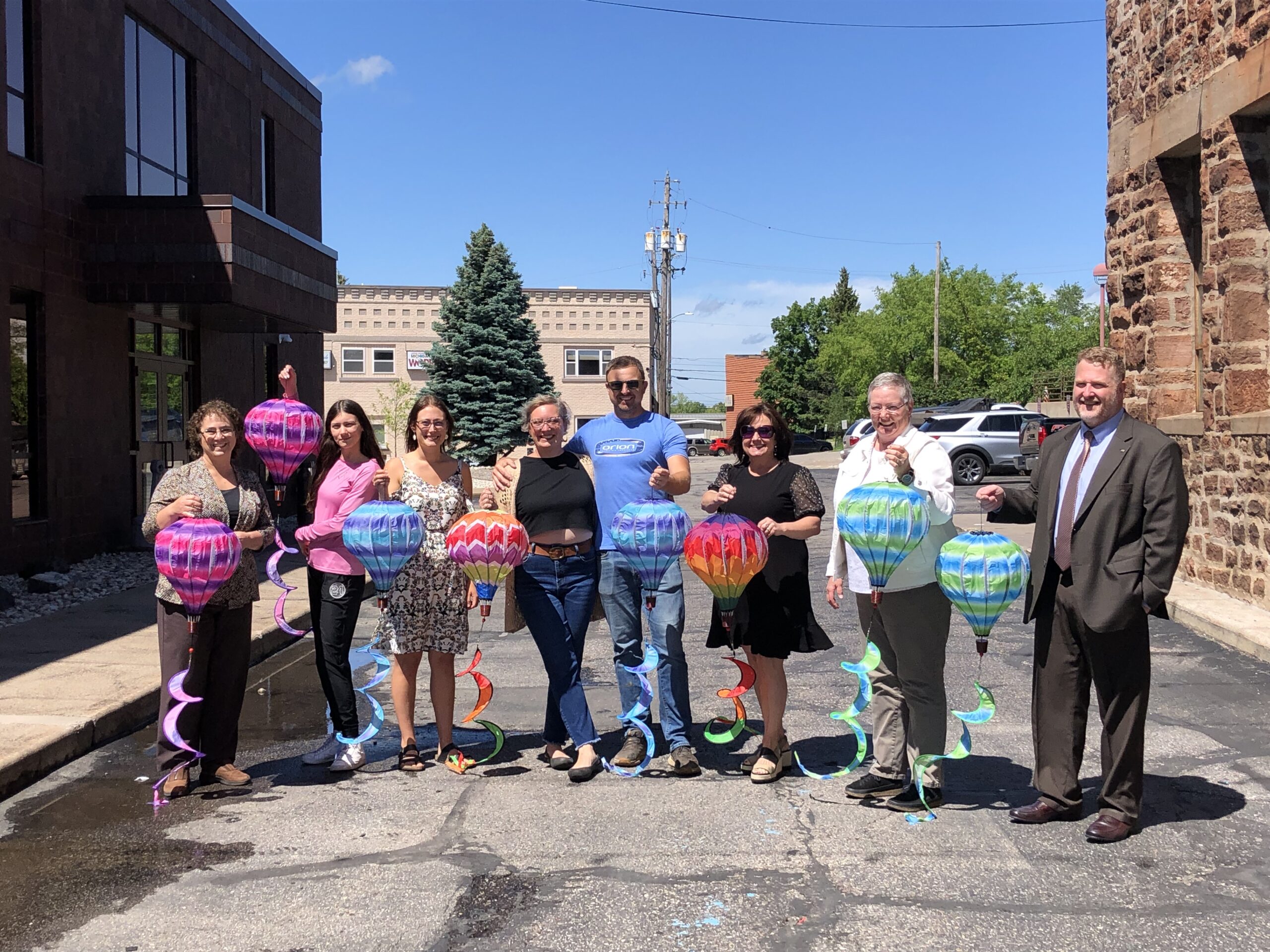 Downtown Iron Mountain to Install Nearly 100 Hot Air Balloons For Summer Art Installation